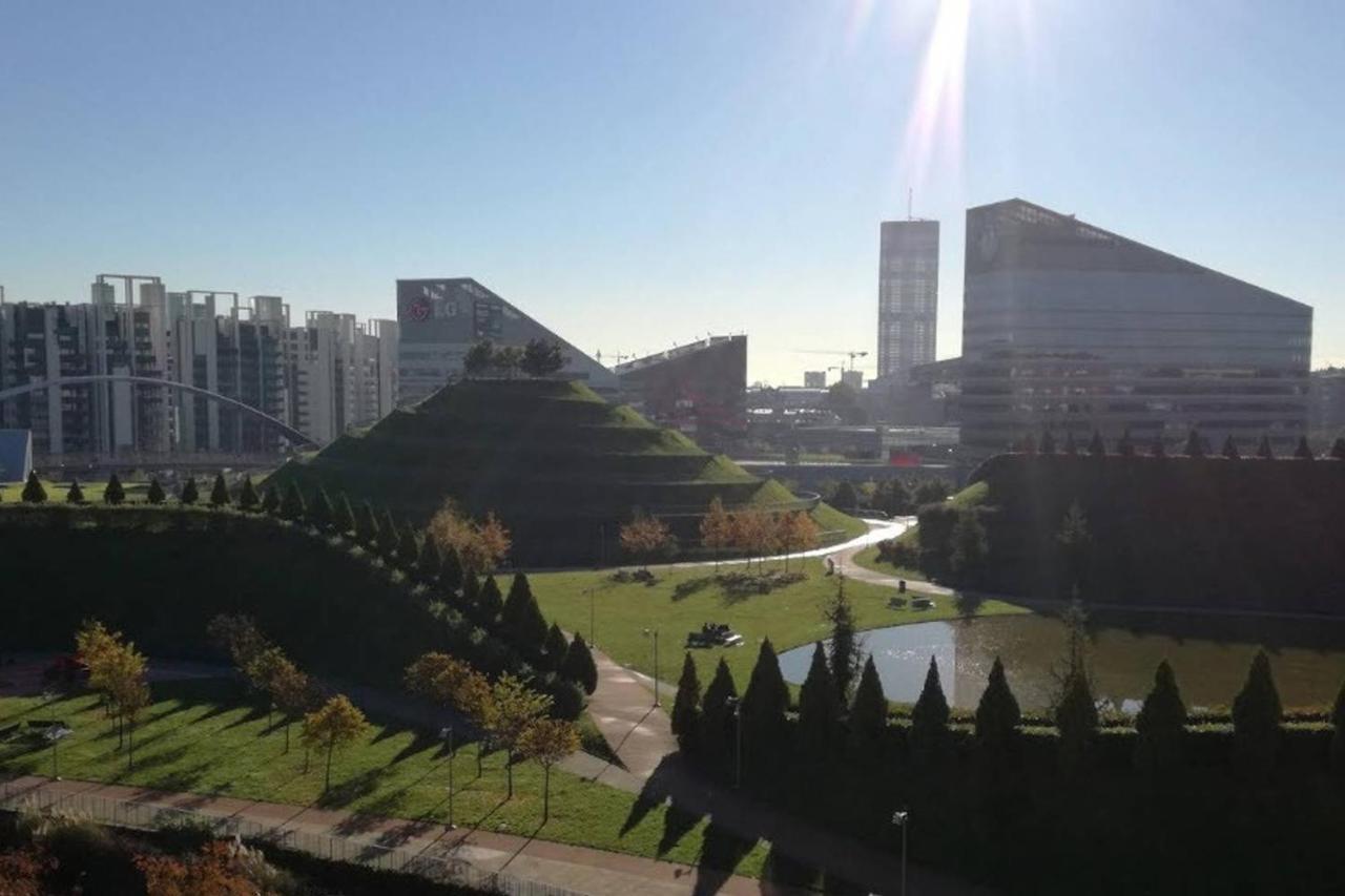 Fiera Milanocity View With Terrace Next To Shopping Mall Apartment Exterior photo